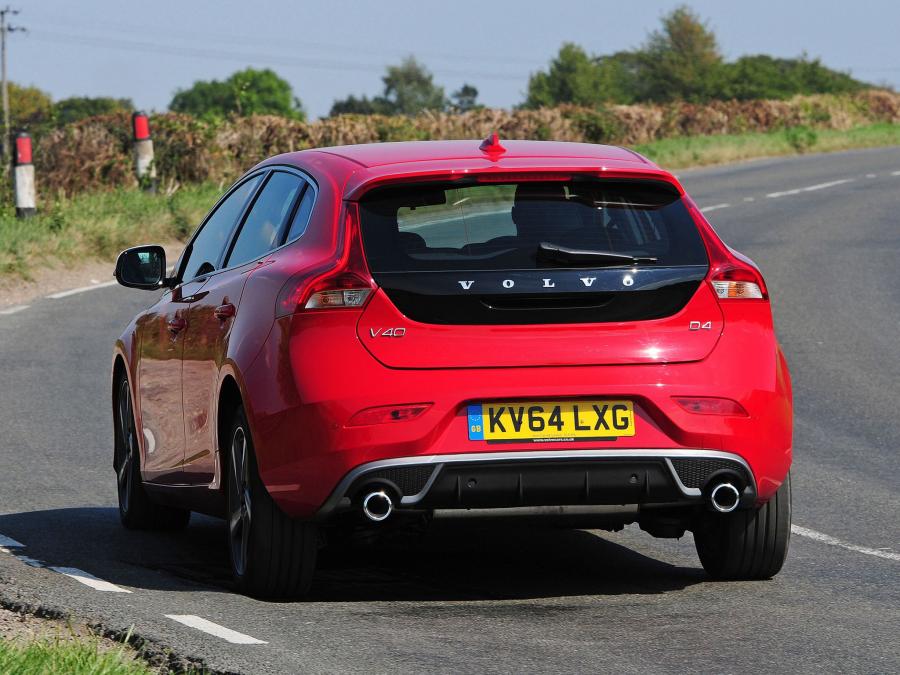  Volvo V40 D4 R-Design 2012 года  (UK) (фото 2 из 7)